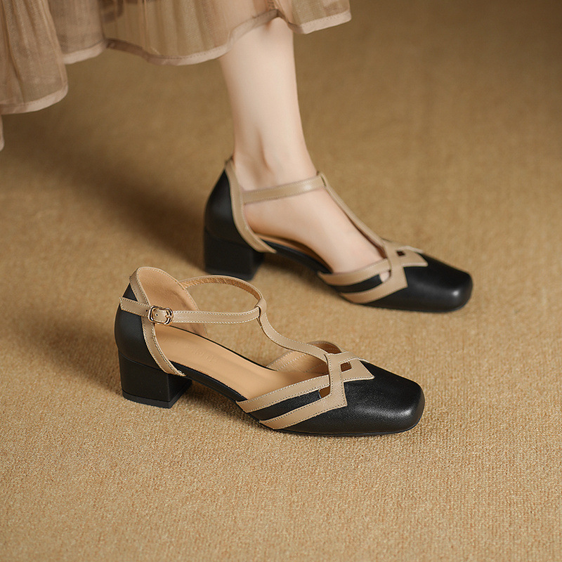 Sandal nữ mũi nhọn quai chữ T gót vuông cổ điển phối màu da bò — đen