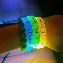 演唱会应援荧光棒蹦迪酒吧发光手腕带闪光荧光手环夜光圈夜跑批发