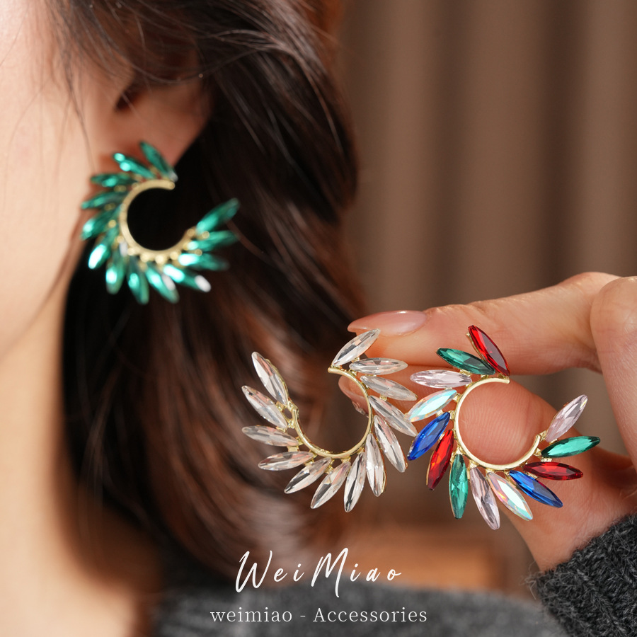 Medieval vintage aguja de plata con diamantes de arroz pendientes en forma de C lujo ligero de alta sensación de pernos de nicho personalidad de moda auriculares