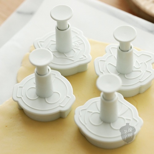 Ultraman biscuit mold with heightened salted egg Superman steamed bun crust tool fondant frosting hand mold boy's favorite