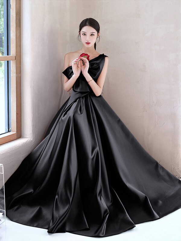 Black evening dress new 2022 popular satin dress women's texture senior company annual meeting graduation dress summer