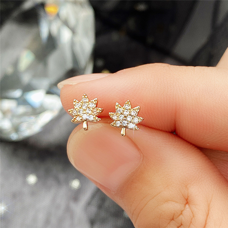 1 Pair Simple Style Shiny Maple Leaf Inlay Copper Zircon Ear Studs display picture 9