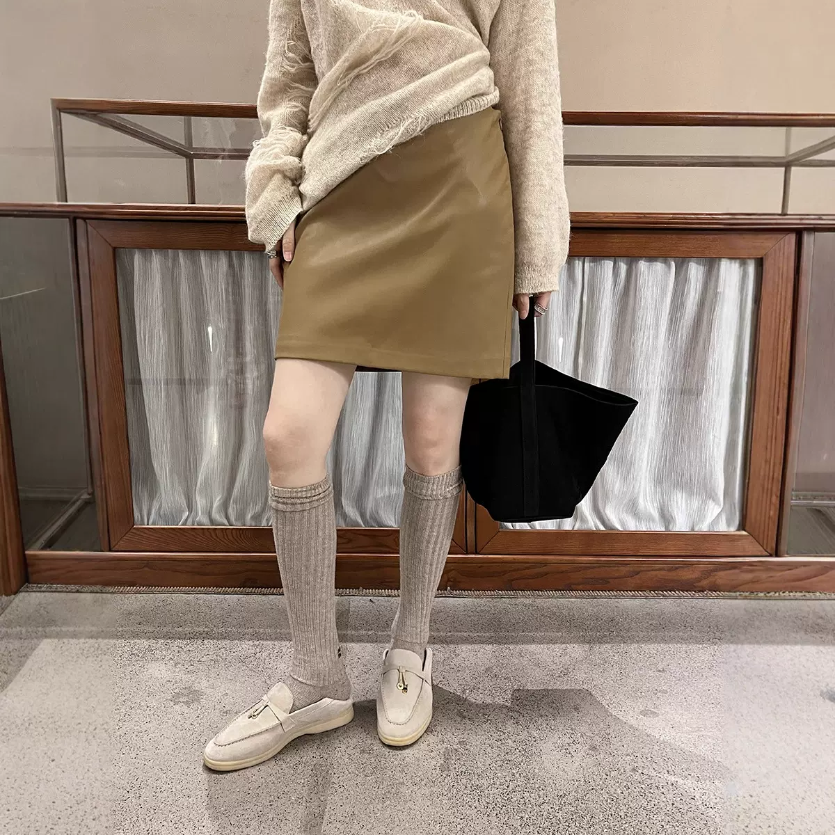 初打十三行秋冬新款简约复古半身裙A字显瘦通勤PU短裙女BQA466