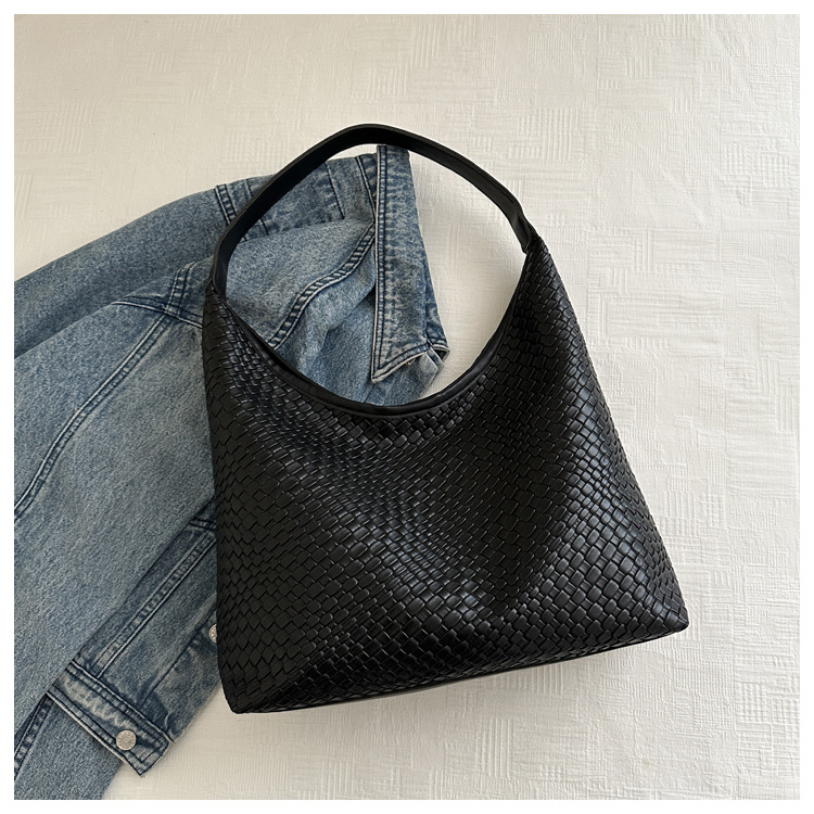 Bolso de axila de gran capacidad de sentido superior mujer 2023 nuevo bolso de hombro de moda de verano retro bolso especial de cercanías