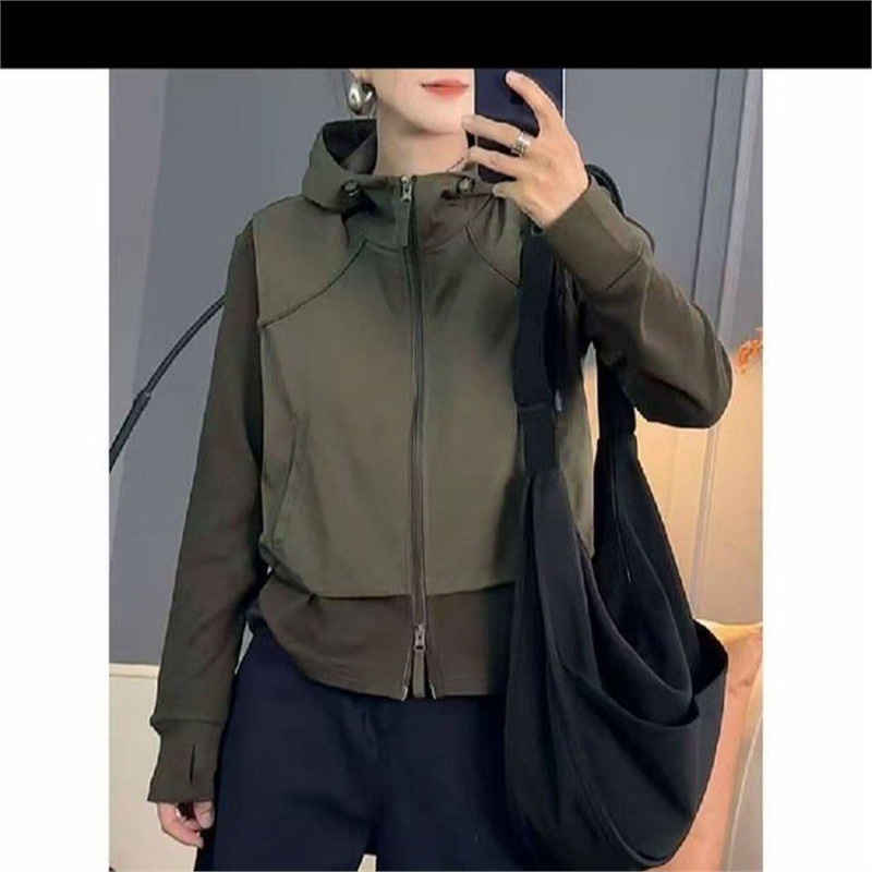 Dropshipping live-streaming hit: Patchwork faux two-piece hooded jacket, 2026 autumn new fashion casual versatile short jacket Dropshipping live-streaming hit: Patchwork faux two-piece hooded jacket, 2026 autumn new fashion casual versatile short jacket
