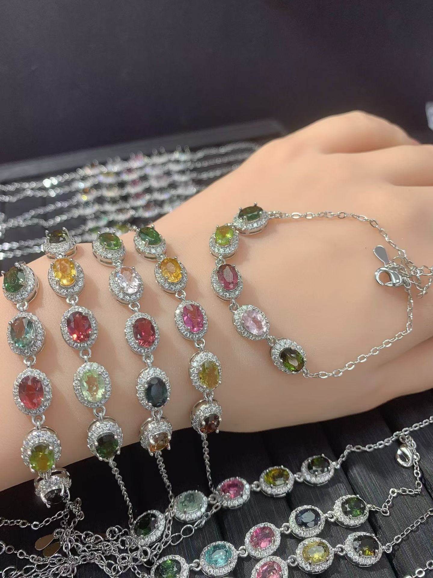 Wholesale natural tourmaline inlaid bracelets, vibrant colors, versatile and elegant, sophisticated and luxurious, popular sweet potato style, factory direct sales.