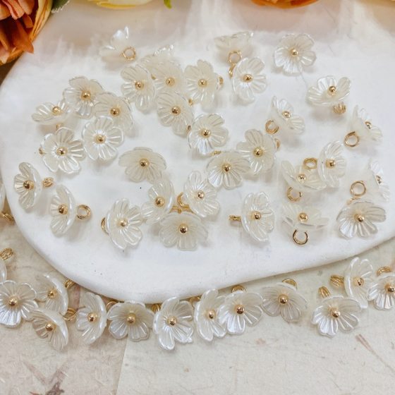 Women's Cardigan Shirt Clothing Small Button Clothing Accessories Decorative Buckle Hand Sewn Buckle Fresh White Small Flower Button