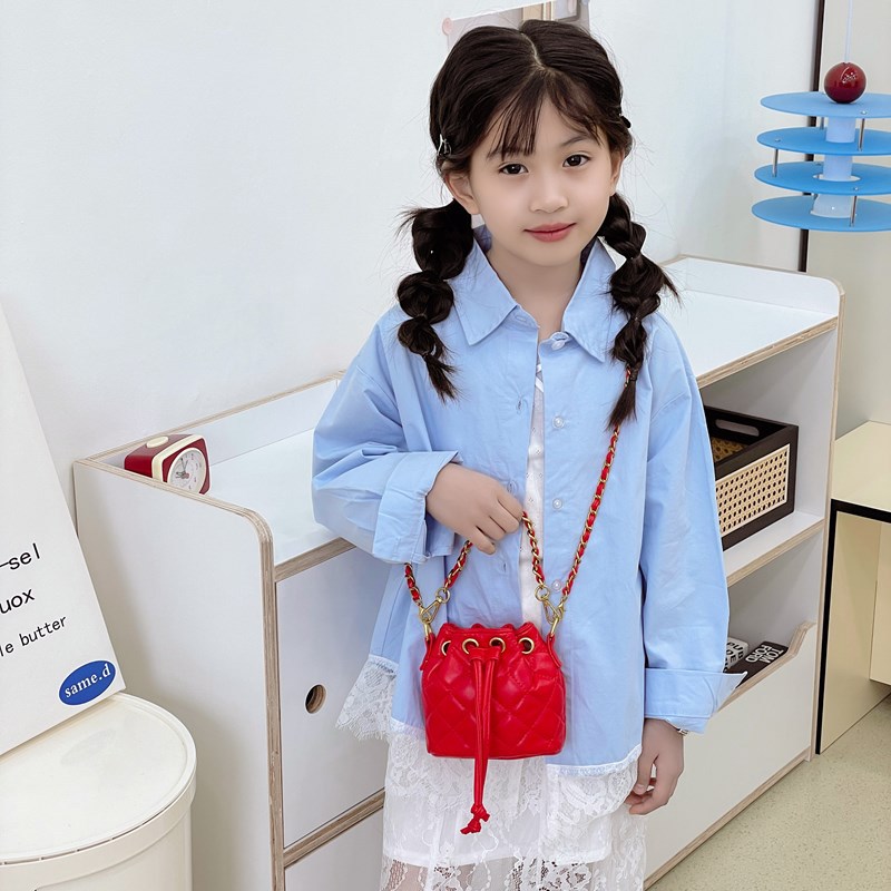 Bolso de hombro para niños y niñas Lingge de moda, cordón de aire extranjero, bolso de cubo de bebé de color sólido simple, nuevo bolso de cadena para niños