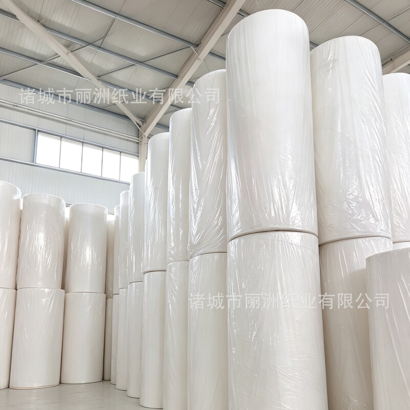 Large rolls of raw toilet paper pulp, made from virgin wood pulp with excellent whiteness, suitable as raw material for facial tissues and kitchen paper; sourced directly from the factory Large rolls of raw toilet paper pulp, made from virgin wood pulp with excellent whiteness, suitable as raw material for facial tissues and kitchen paper; sourced directly from the factory