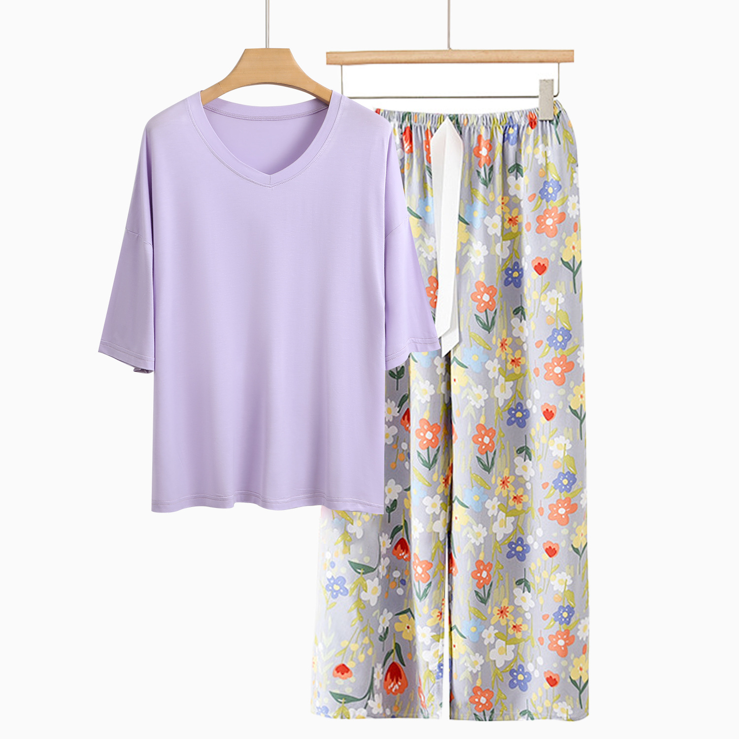 연한 보라색 + 회색 구름