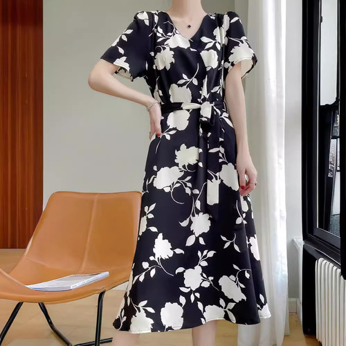 Smooth satin V-neck dress for women, new fashion short-sleeved tie waist slimming, stomach-hiding long dress, floral print dress