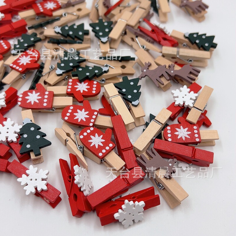 クリスマスの木のクリップの雪のヘラジカの木のクリップの創意的な祝日の装飾の写真はクリスマスツリーを挟みます。|undefined