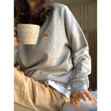 OOTD 假装有男友的 舒适又时髦宽松圆领卫衣 maison kit**ne