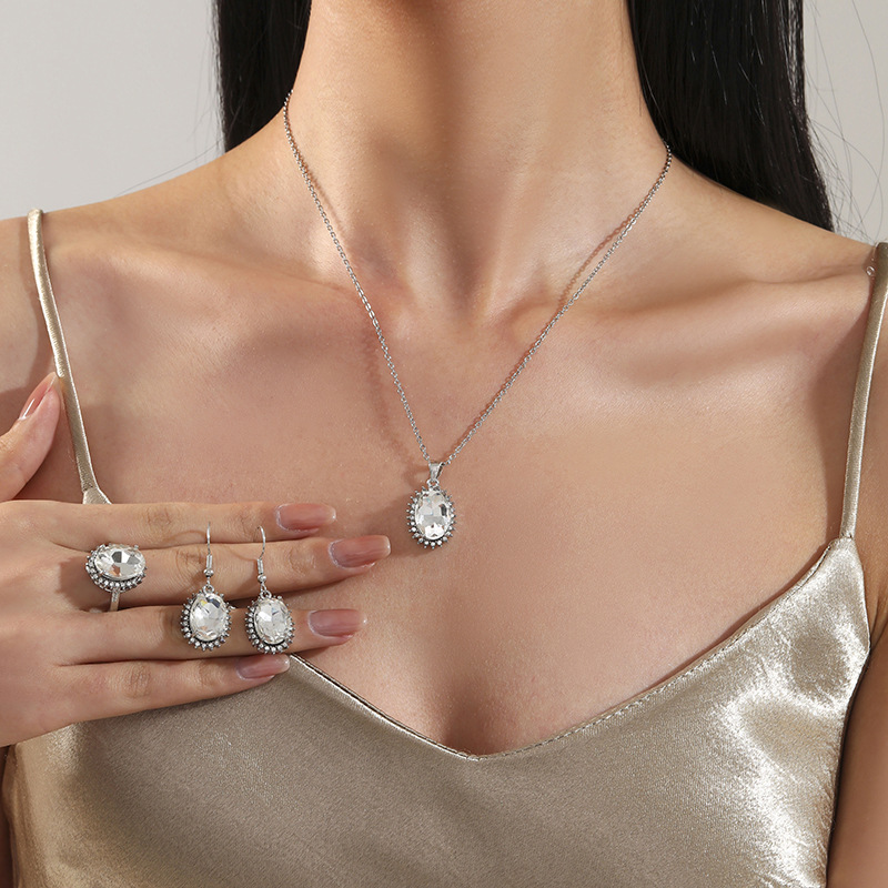 Yun Brocade transfronterizo explosión elíptica imitación de zircon conjunto superbrillo anillo pendientes collar joyas conjunto de joyas al por mayor