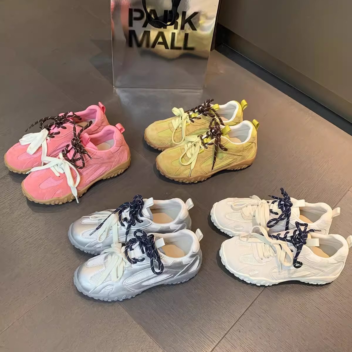 Versión de piel de vaca de la madre de la uva con el mismo estilo, cordones de cuero, costura de cuero, malla transpirable, deportes y ocio, zapatos de entrenamiento alemanes, zapatos Forrest Gump para mujer