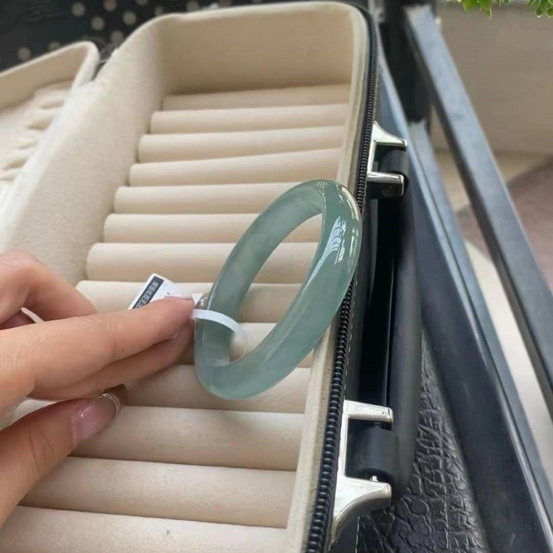Vòng tay ngọc bích tự nhiên Myanmar cấp 5A màu xanh tươi mát, đường kính trong 52–64 mm chi tiết 5