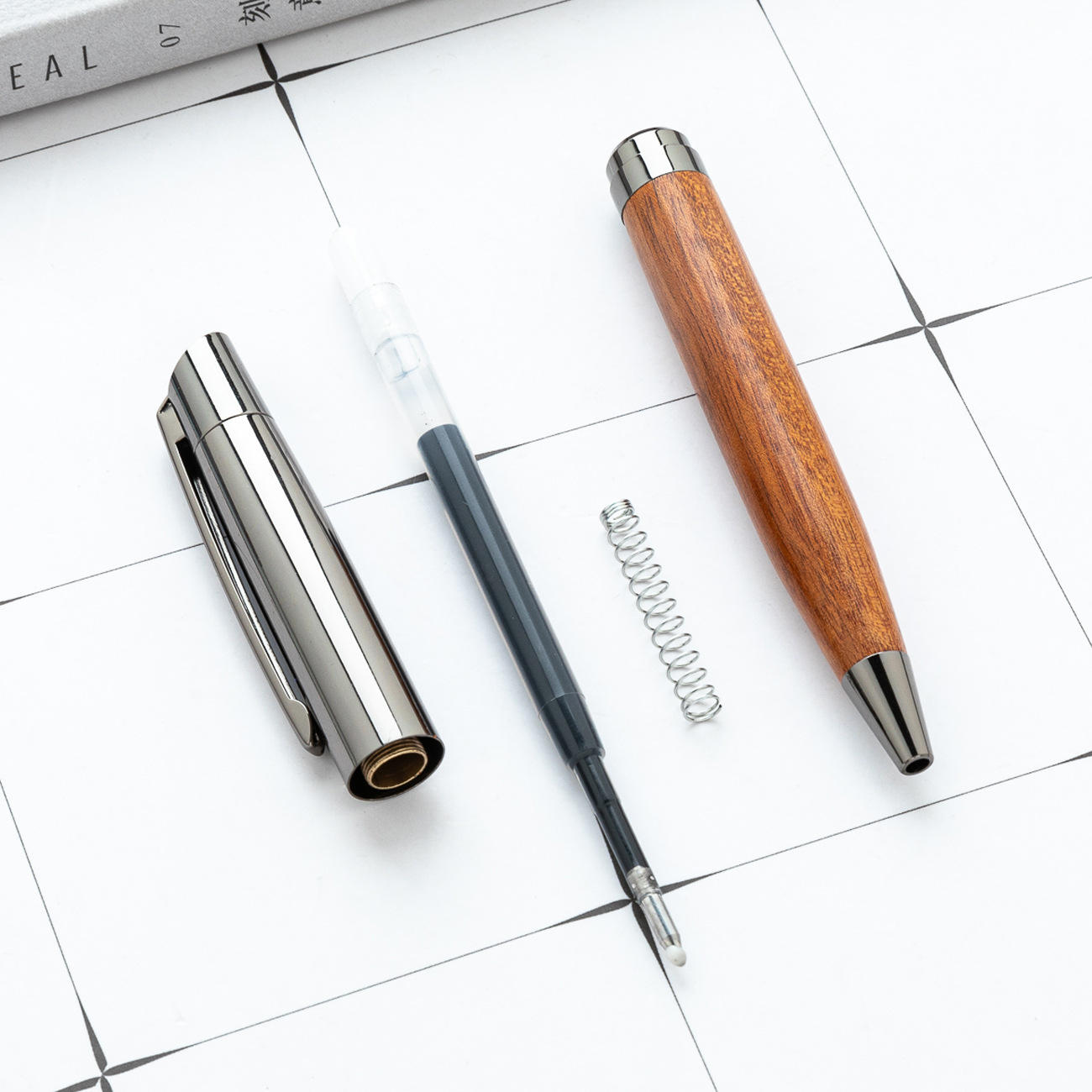 Bolígrafo de metal de grano de madera de nuevo estilo, bolígrafo de firma de ébano de palo de rosa, logotipo de impresión, oficina de negocios, publicidad corporativa, bolígrafo de regalo