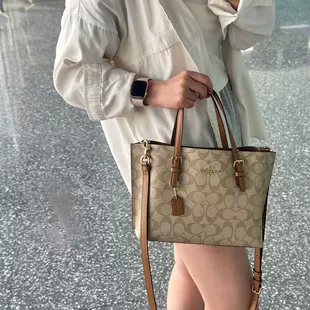 Capacious fashionable universal one-shoulder bag