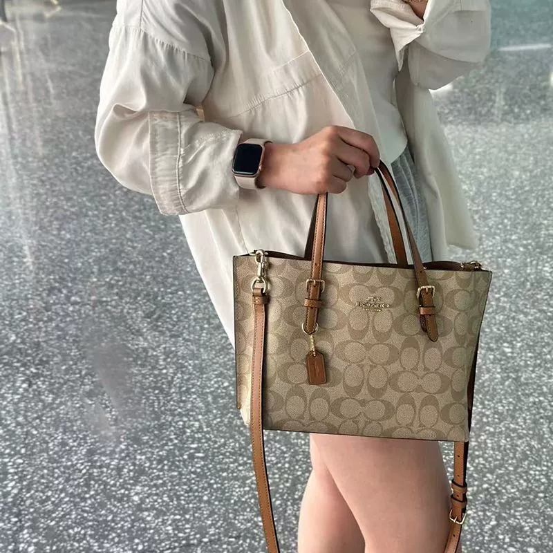 Capacious fashionable universal one-shoulder bag