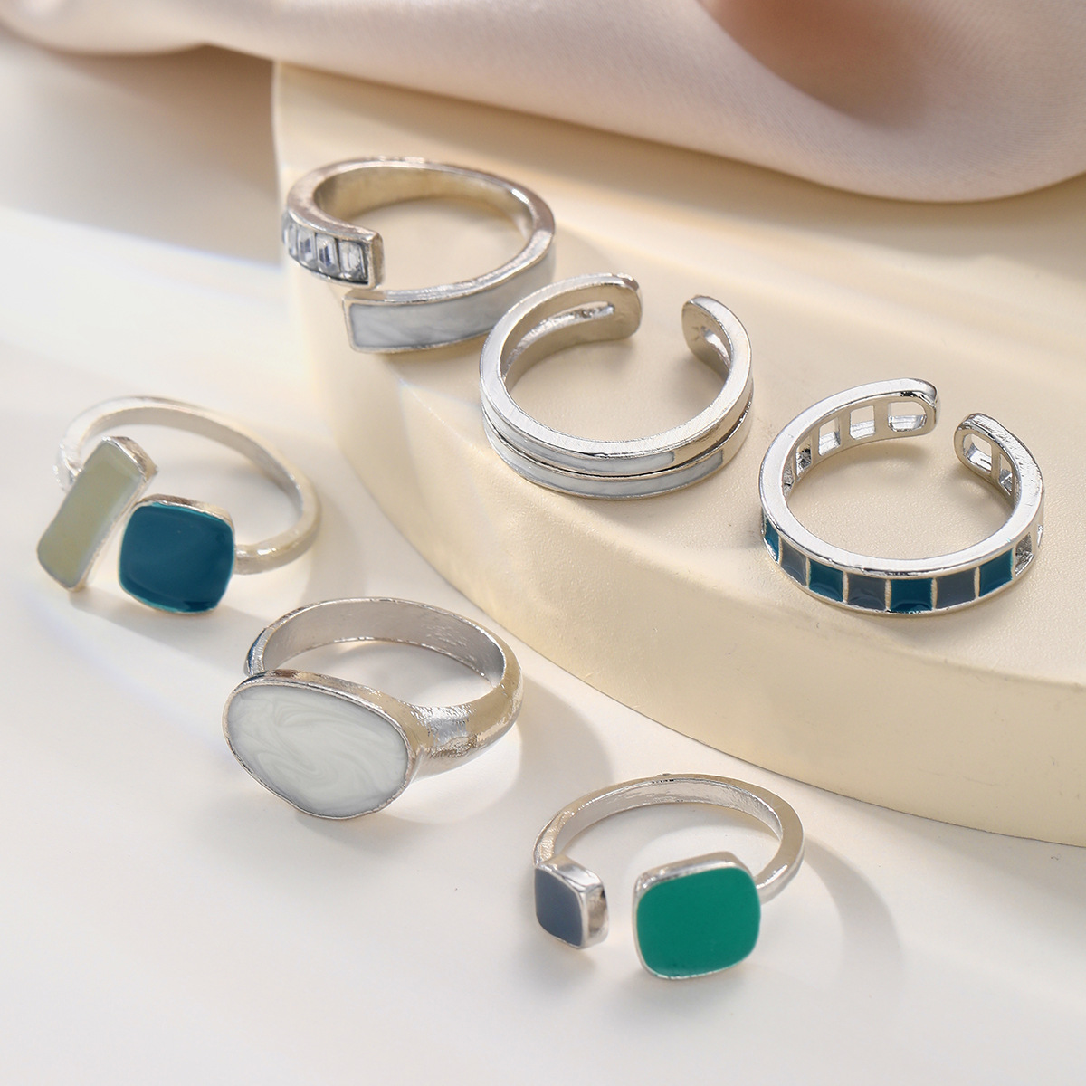 Emerald Ring For Women Minimalist Adjustable Designer Ring_voghion.com