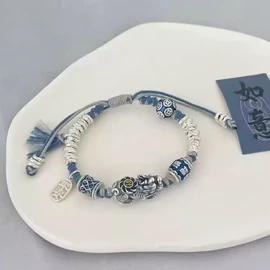 项链;耳钉;手链