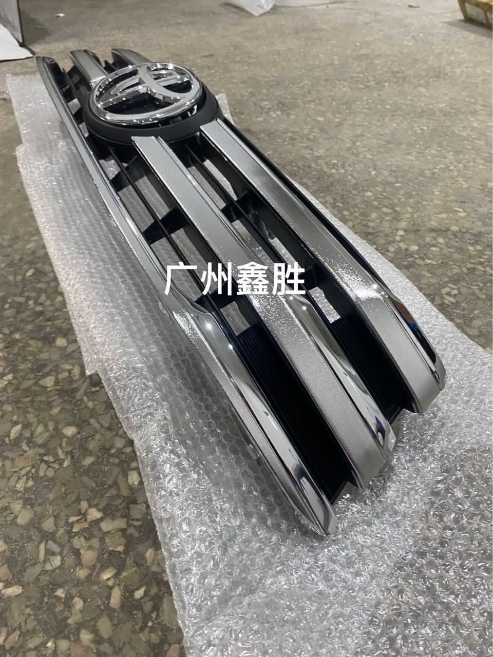 Applicable to Toyota 15-16 Helix REVO medium net black electroplated ventilation air intake grille front ventilation net