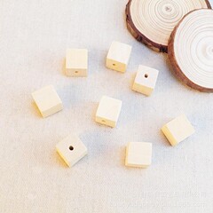 Diyのアクセサリの部品の原木の色の四角形の木の玉の原木の正方形の四角い木の玉の手作りの数珠の材料