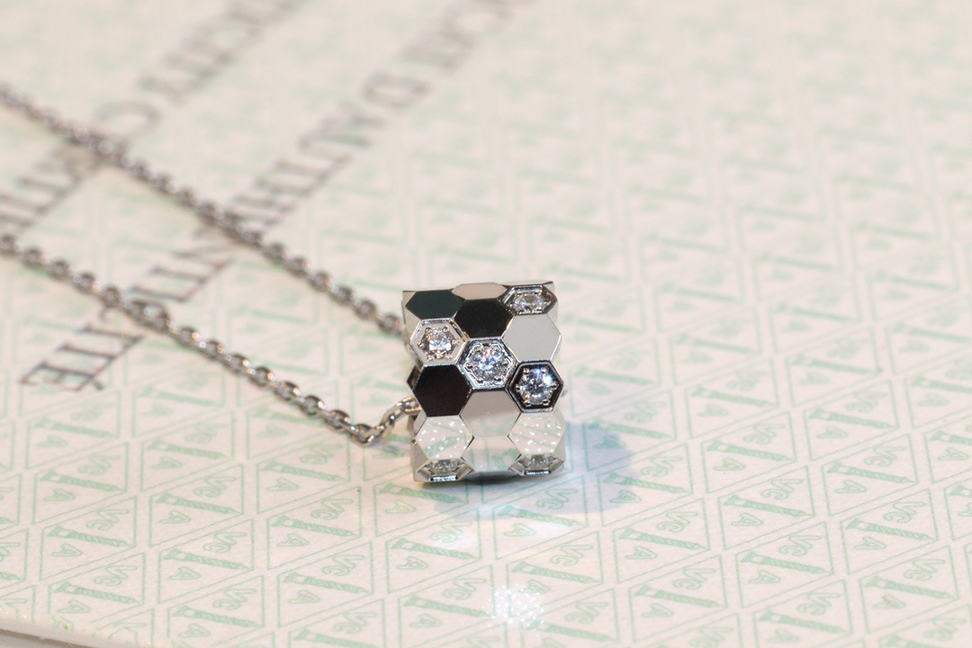 Golden version honeycomb diamond necklace, light luxury and niche necklace, female petite waist pendant, honeycomb collarbone chain_voghion.com