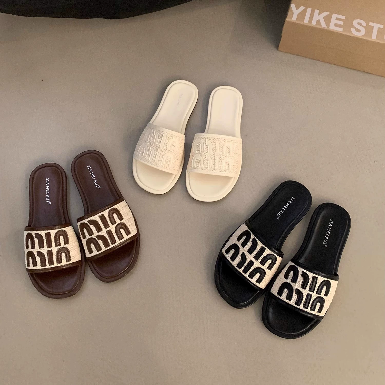 Женские плоские ароматные тапочки, новинка лета 2025 года, французские маленькие сандалии, пляжные сандалии