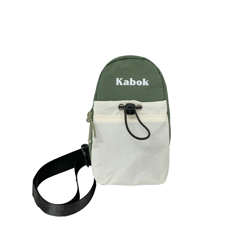 Nuevo bolso de pecho de pareja de moda para hombres y mujeres, bolso de hombro antisalpicaduras de color de contraste simple, bolso de mensajero fresco pequeño casual