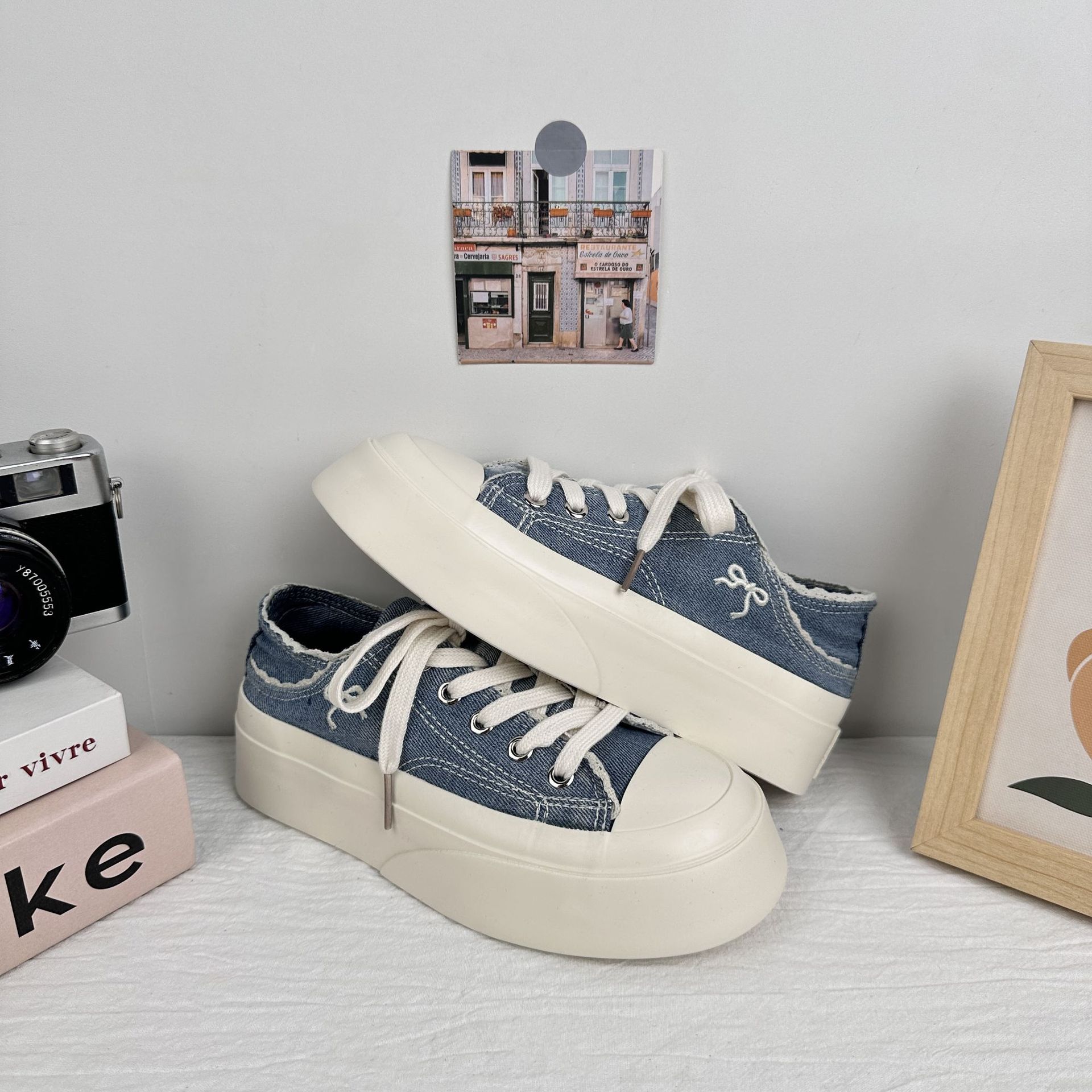 Zapatos de lona de onda lejana, zapatillas de nicho, zapatos de mujer de verano, zapatos casuales, niños 2025, nuevos zapatos blancos explosivos