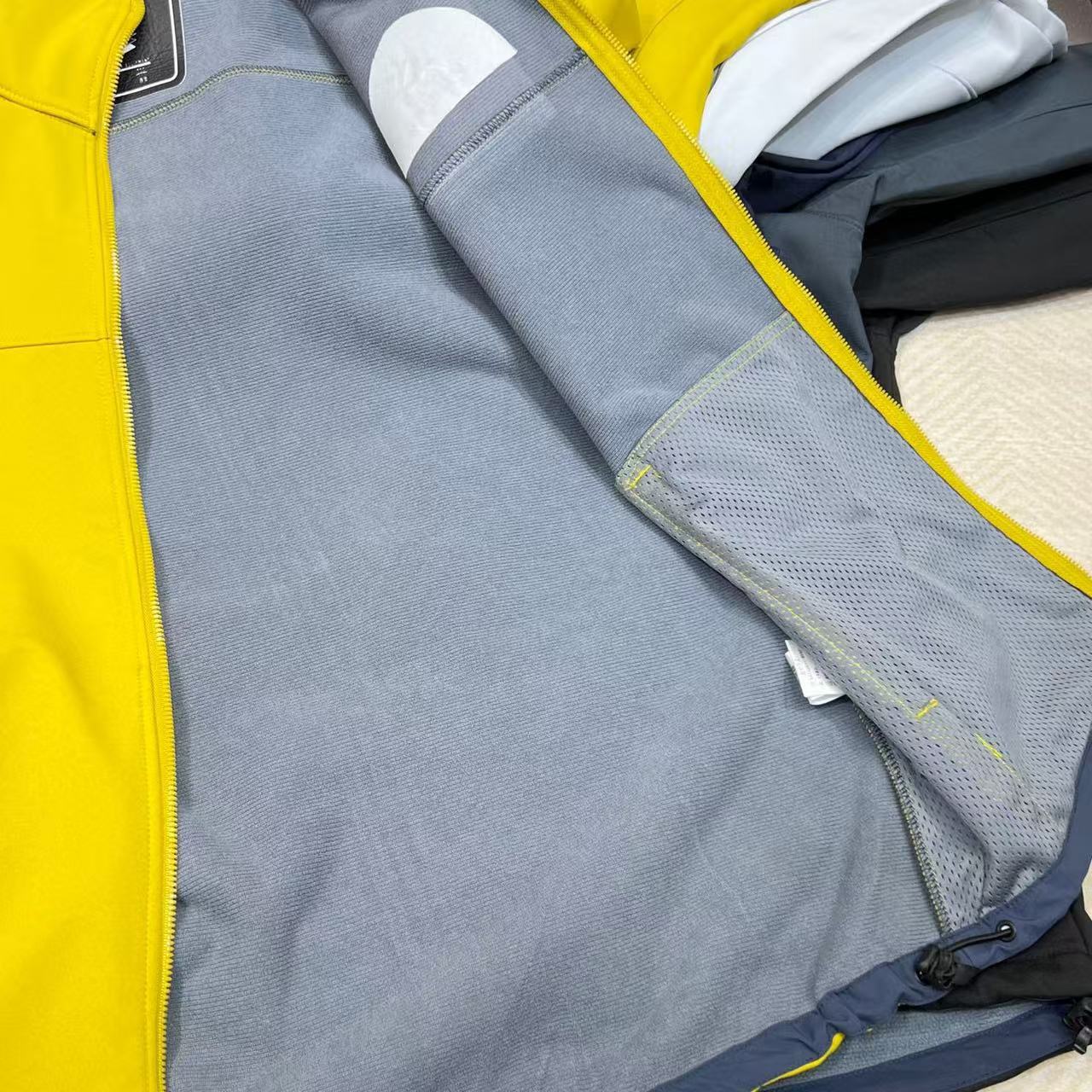 Veste softshell à capuche brodée kaila pour couple extérieur_voghion.com