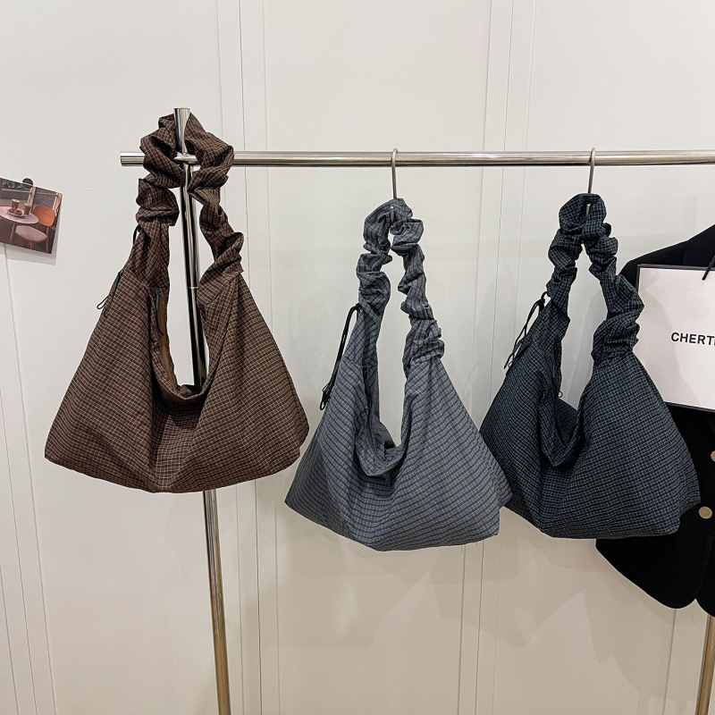 2026 New Plaid Puff Bag for Women, Large-Capacity Shoulder Crossbody Tote Bag, Versatile and Fashionable Cloud Bag
