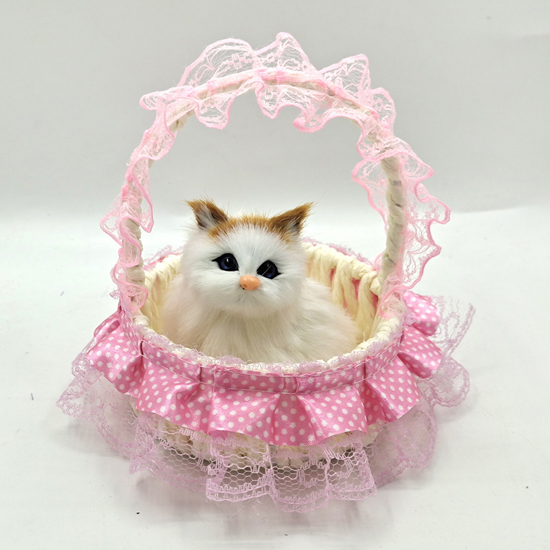 丸い点のレースのバスケットの猫の人形は厳格に材料の誕生日の贈り物を選んで、毛皮の動物のレースのバスケットをシミュレーションします。|undefined