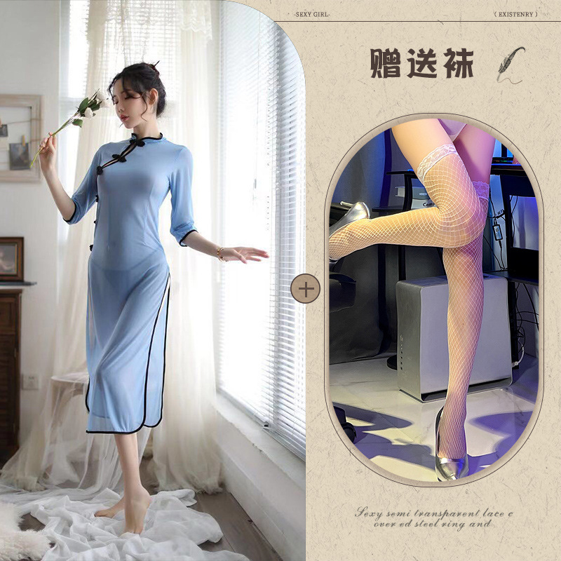 파란색 롱 스커트 + 흰색 망사 스타킹