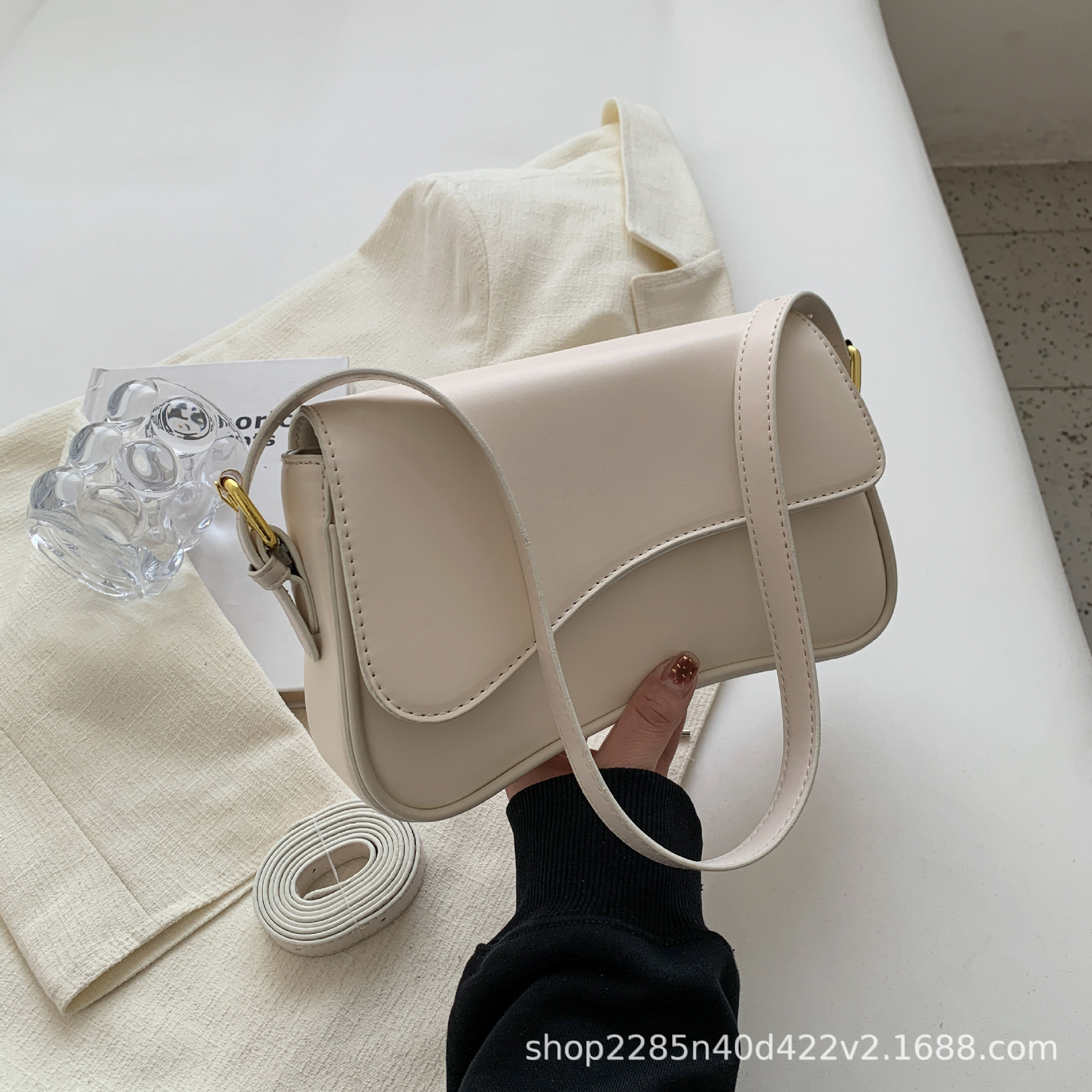 Bolso de hombro con hebilla magnética de nuevo estilo de alta calidad para viajar al trabajo, bolso de mujer simple de moda, bolso de axila, portátil diagonal