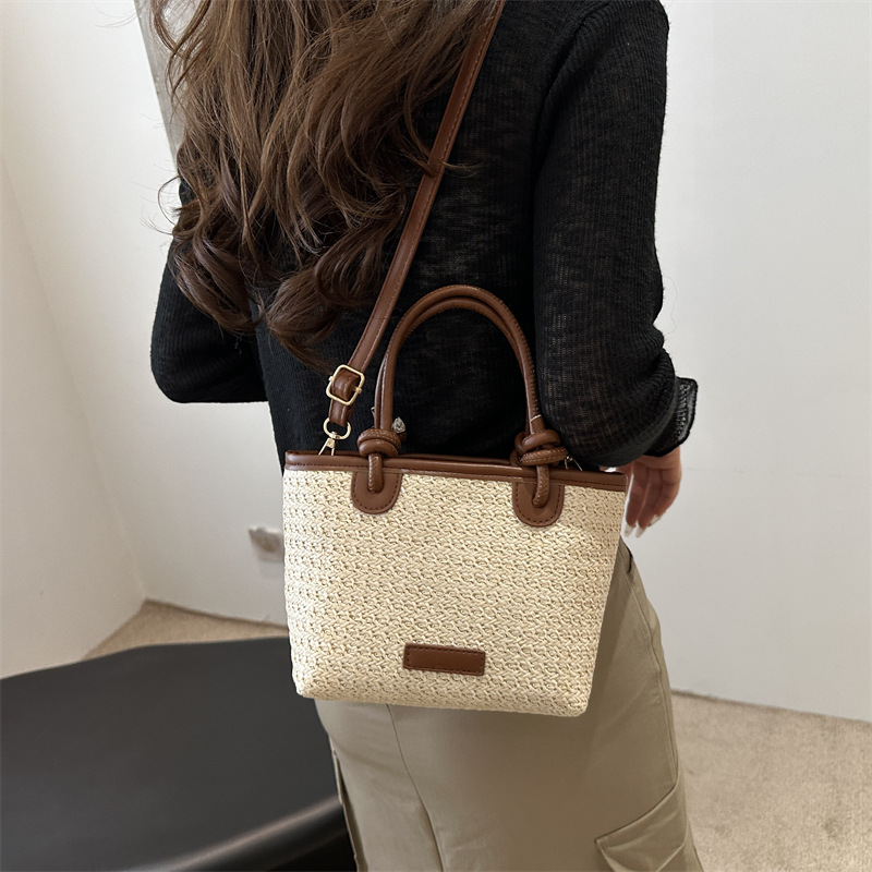 Bolso tejido de paja estilo playa de vacaciones de verano bolso de mensajero portátil 2024 nuevo estilo nudo de cuerda de aire extranjero bolso de canasta de verduras bolso tejido