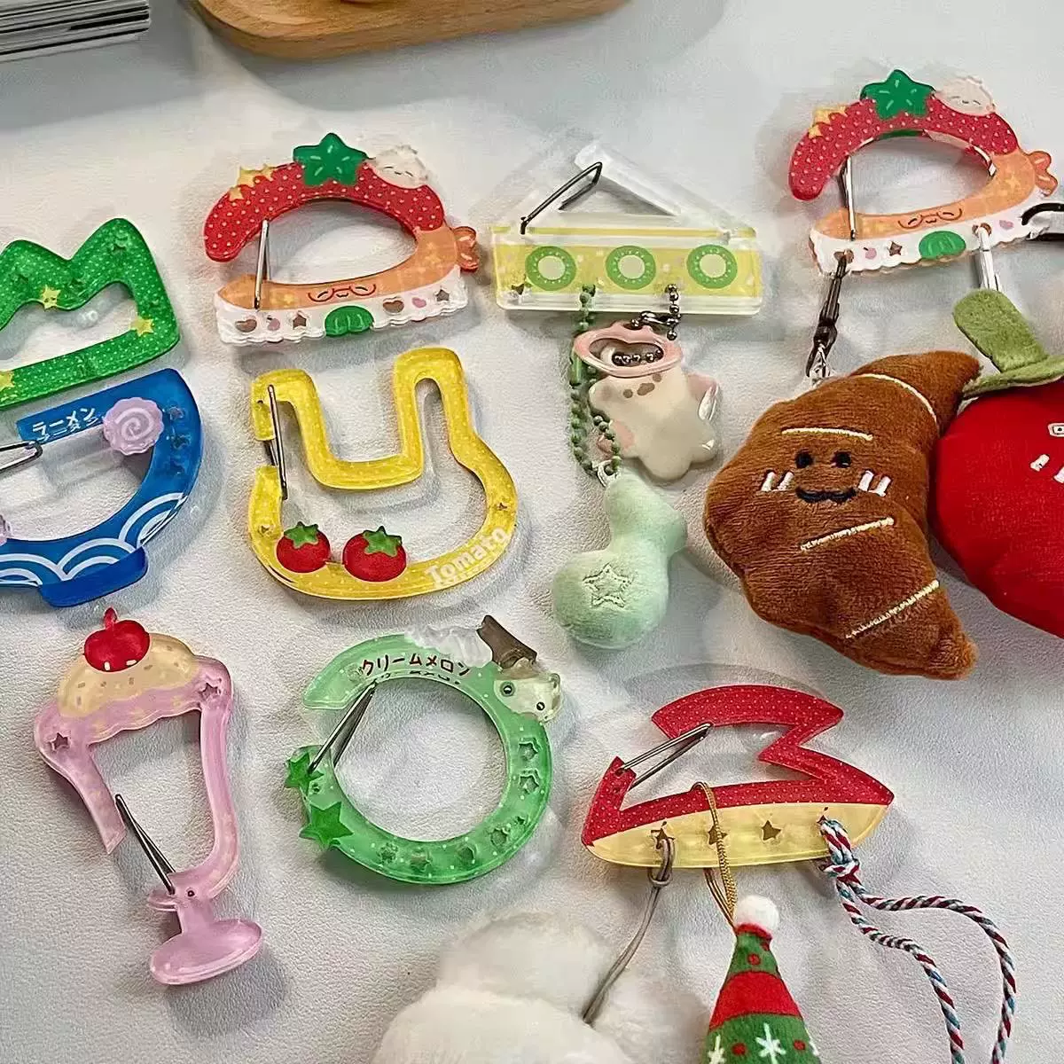 亚克力登山扣可爱挂件装饰痛包扣小礼物小礼品定制赠品书包卡通做