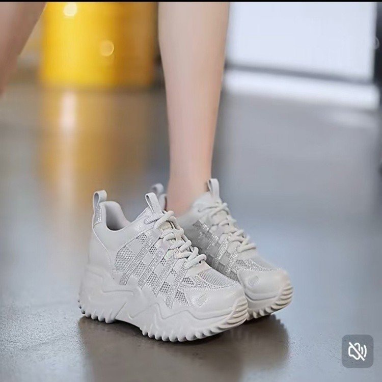 Nuevos zapatos deportivos casuales de mujer 2026, zapatos de verano de una sola red, zapatos de padre de diamantes para mujeres con suela gruesa y ligera y transpirable
