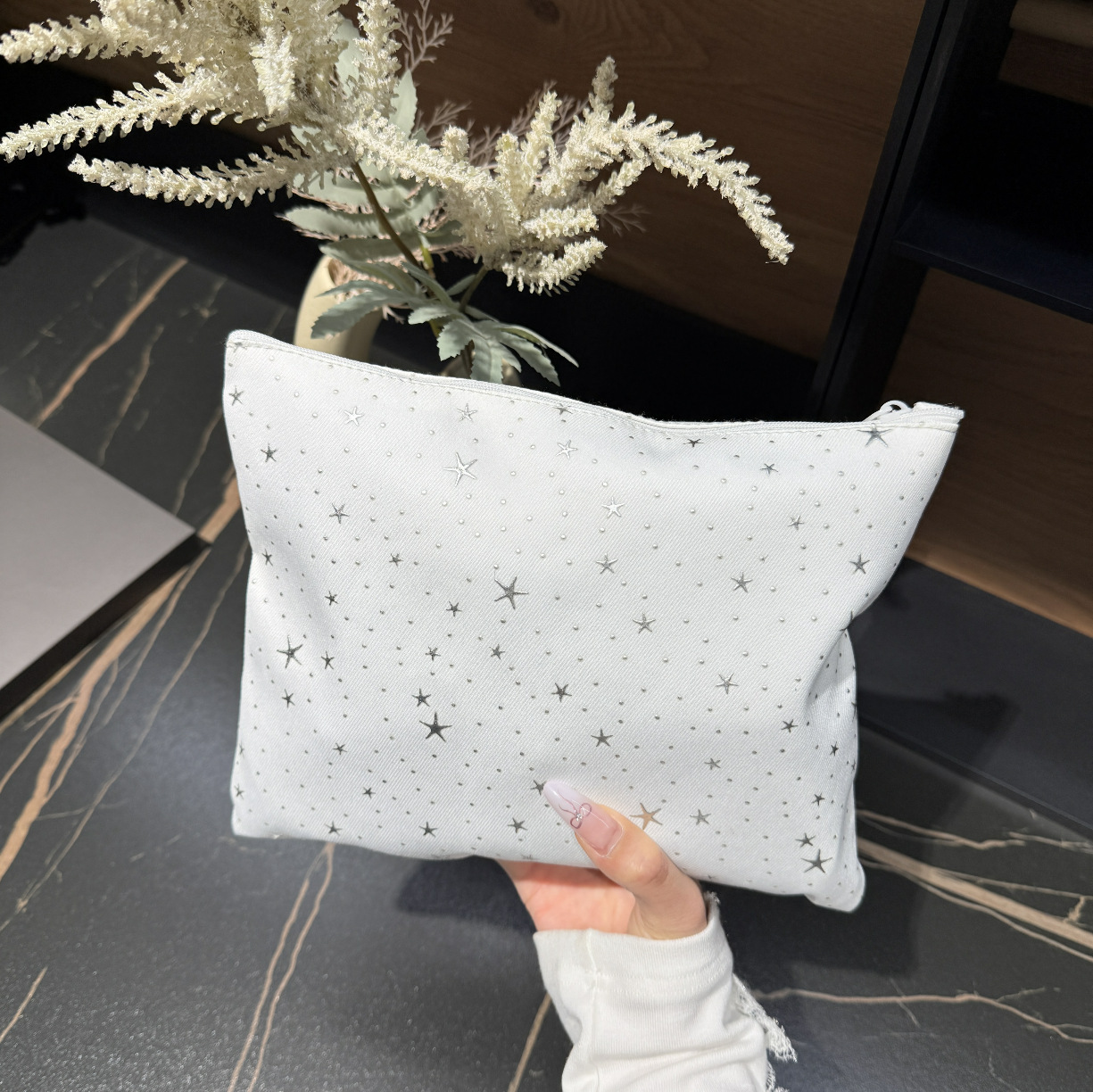 New Star Polka Dot Clutch Bag with Large Capacity, Versatile and Portable for Outings, Toiletry Bag, Cosmetics Storage Bag