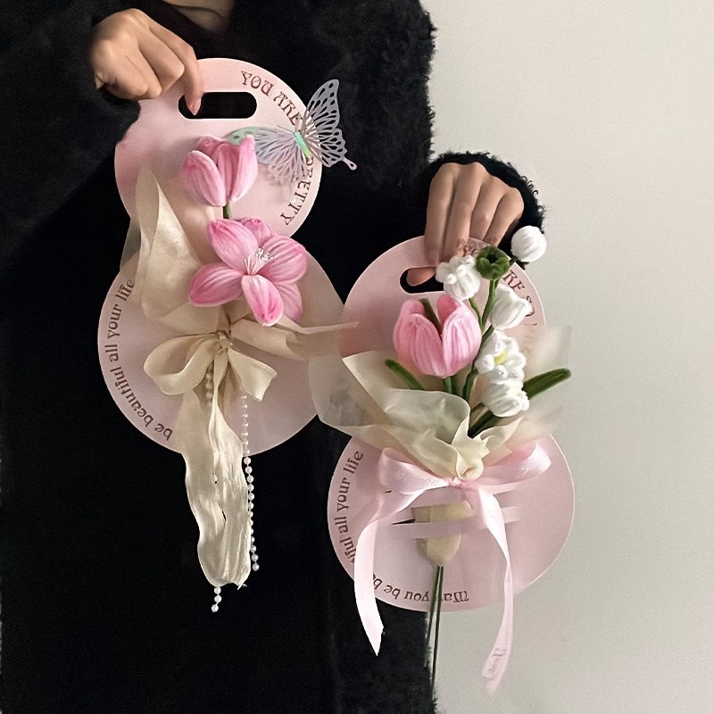 創意高級チューリップは花束を持っています。|undefined