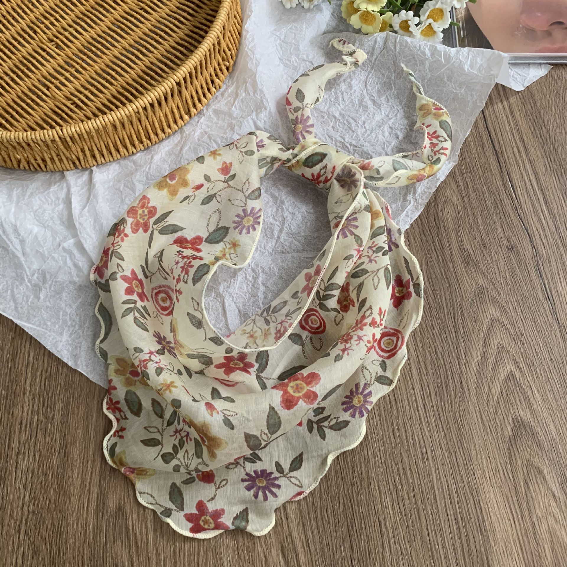 Bufanda triangular babero femenino verano todo fósforo simple pequeña bufanda de seda coreana pañuelo floral verano femenino diadema estilo pastoral