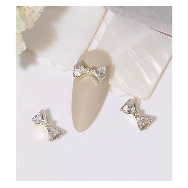 Nueva Luz de lujo joyería de uñas ins estilo flash diamante amor en forma de corazón imitación de circón de uñas de aleación de uñas decoración de la joyería DIY