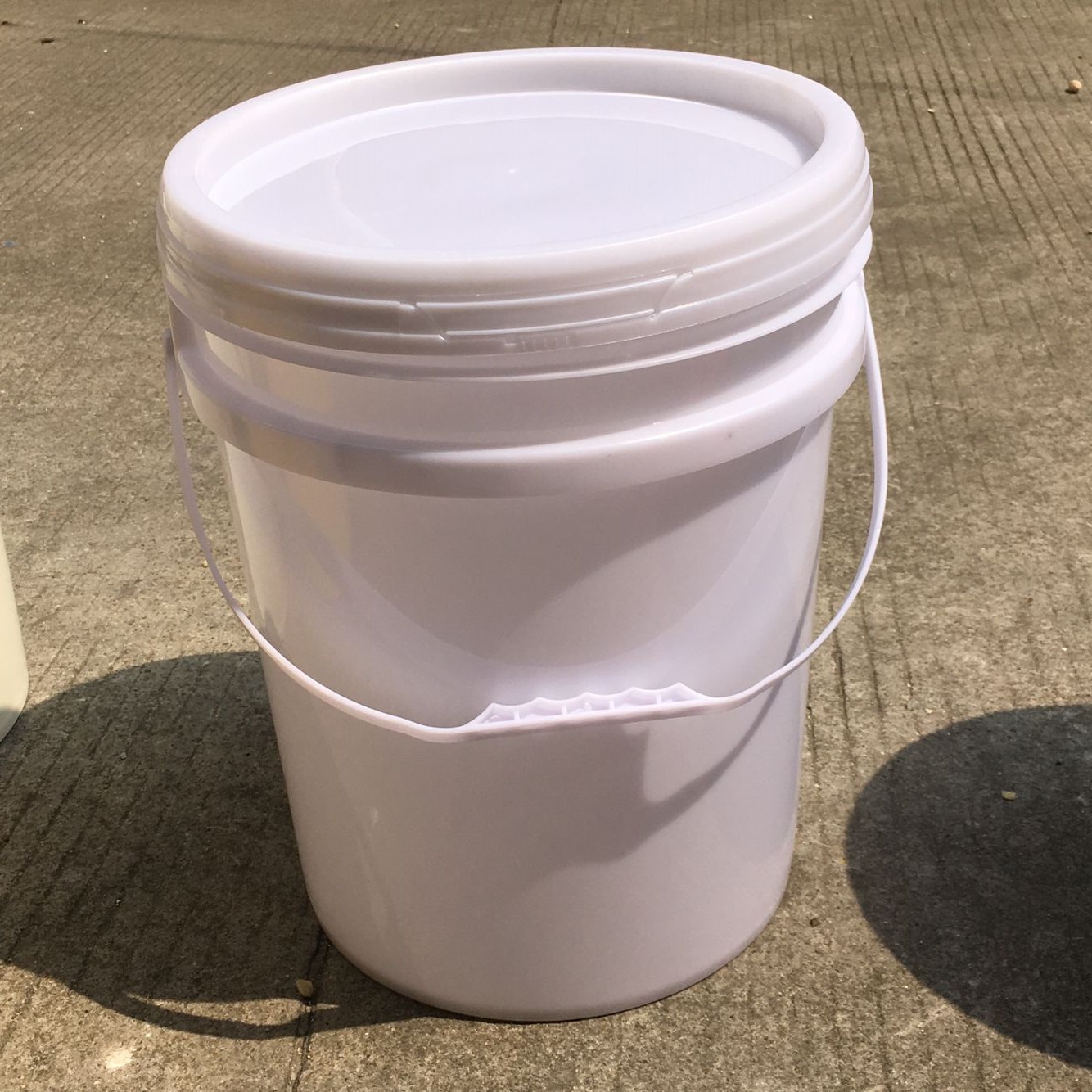 现货18L机油桶包装桶18升涂料桶18KG乳胶漆防冻液桶塑料油漆桶大