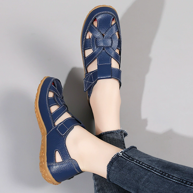 Женские плоские сандалии 2025, новые летние сандалии Baotou для мам, с мягкой подошвой, вырезом, из натуральной кожи, большие размеры.