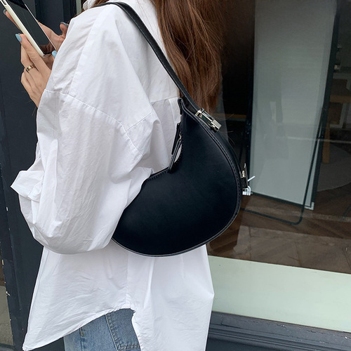 Niche Design Women's Handbag 2024 Korean New Moon Bag Hot Girl Underarm Bag Metal Clasp Small Round Bag for Women
