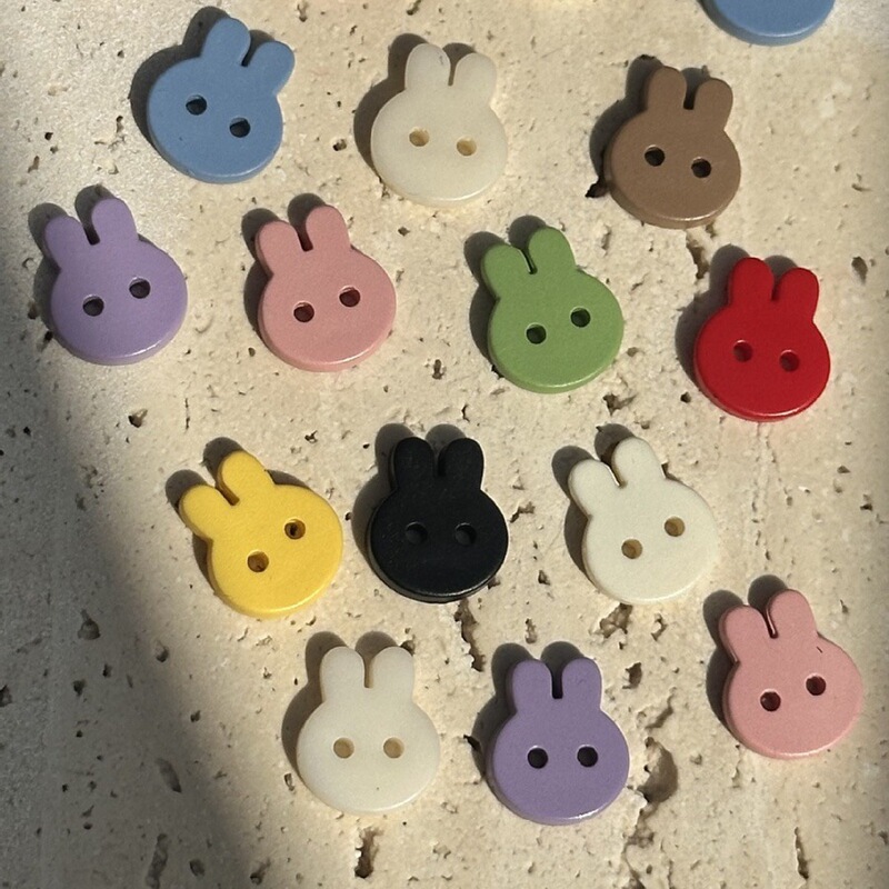 Plastic Colorful Two-Hole Hand-Sewn Buttons, Cartoon Children's Rabbit Buttons, Irregular-Shaped Buttons for Coats and Sweaters Plastic Colorful Two-Hole Hand-Sewn Buttons, Cartoon Children's Rabbit Buttons, Irregular-Shaped Buttons for Coats and Sweaters