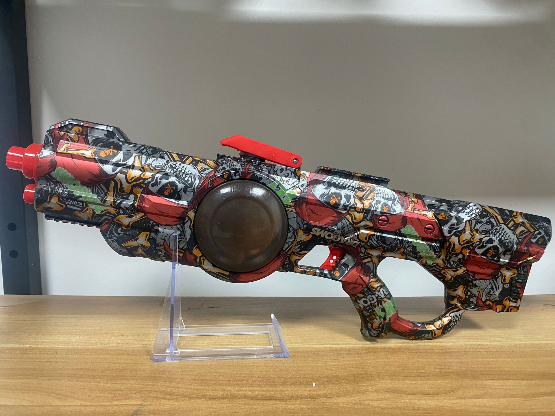 Pistola de agua eléctrica (graffiti Pirata) caja de color inglés