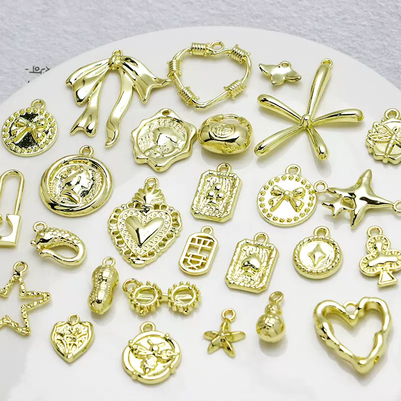 小香风复古百搭金色吊坠挂件蝴蝶结梅花爱心圆牌方盘diy饰品配件