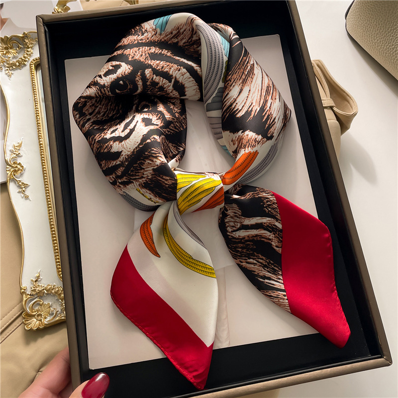 Loomasall Tiigrimustriga siidisall Personaalne Värviline Kontrastne Ruudukujuline Sall Õhuke Kevad/Suvi Mitmekülgne Väike_voghion.com